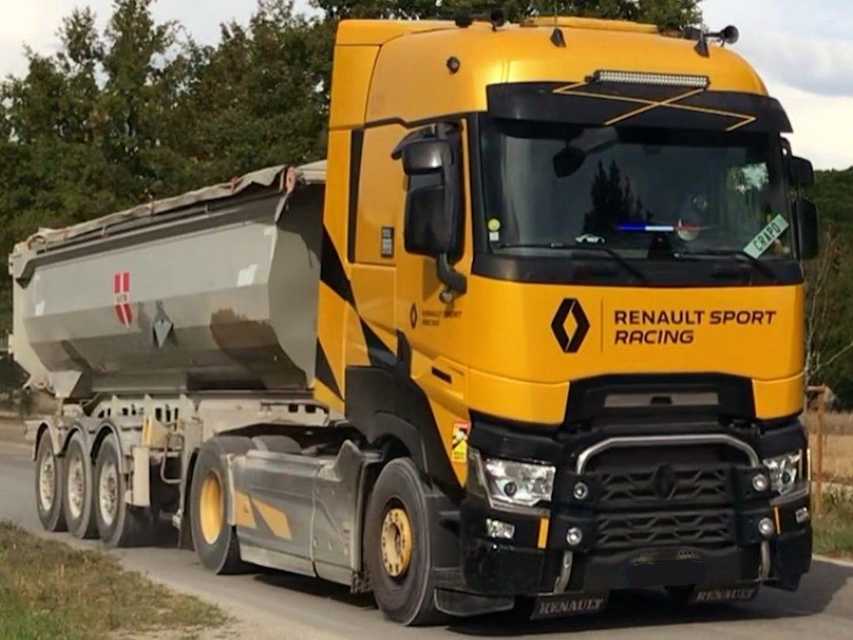 Аренда самосвала Renault T High с водителем в Киеве и области