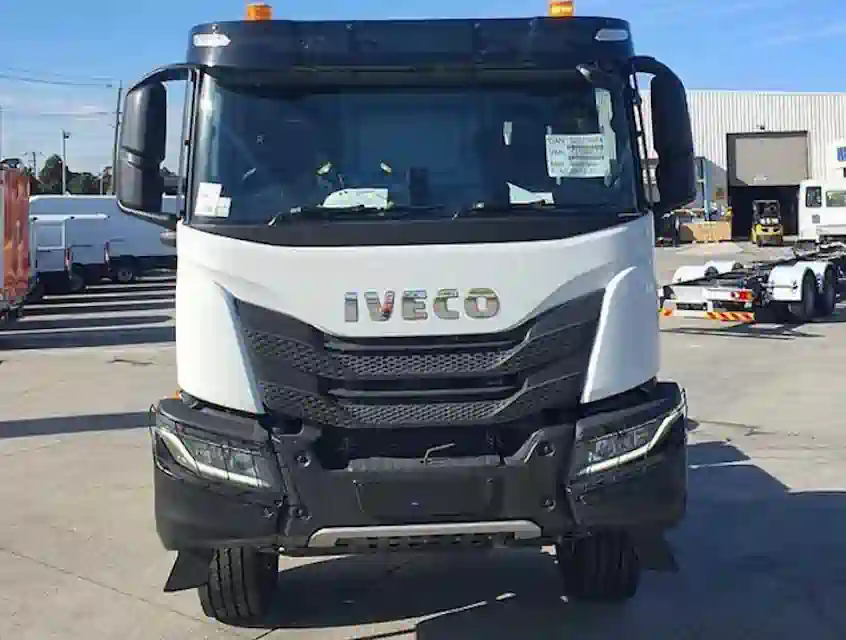 Оренда самоскида Iveco T-Way