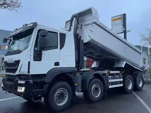 Самоскид Iveco Trakker- оренда у Києві та області