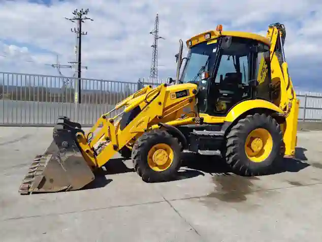 Екскаватор-навантажувач JCB 3CX орендувати у Києві у компанії Марктранс (MARKTRANS)