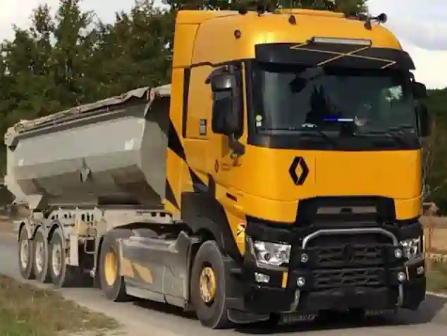 Оренда самосвала Renault T High з водієм в Киеве та області